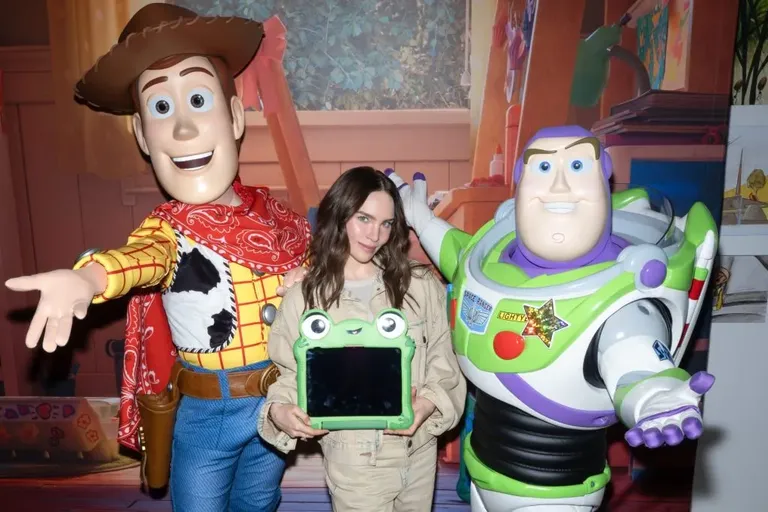 Belinda se suma al elenco de voces de ‘Toy Story 5’ en español, junto con Bizarrap y Bad Bunny